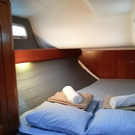 Hébergement de vacances Sailing In Croatia - Private Sailing Yacht 14m *