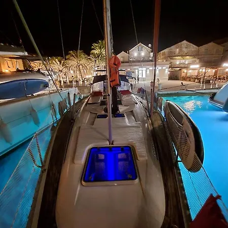 Sailing In Croatia - Private Sailing Yacht 14m Hébergement de vacances *