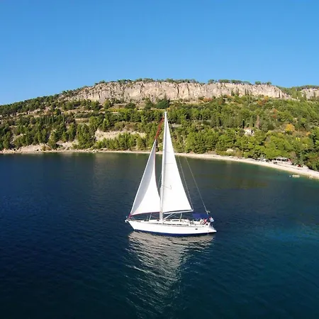 Feriehus Sailing In Croatia - Private Sailing Yacht 14m