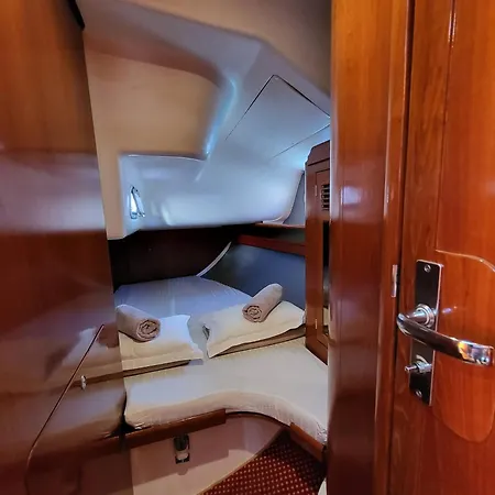 Feriehus Sailing In Croatia - Private Sailing Yacht 14m